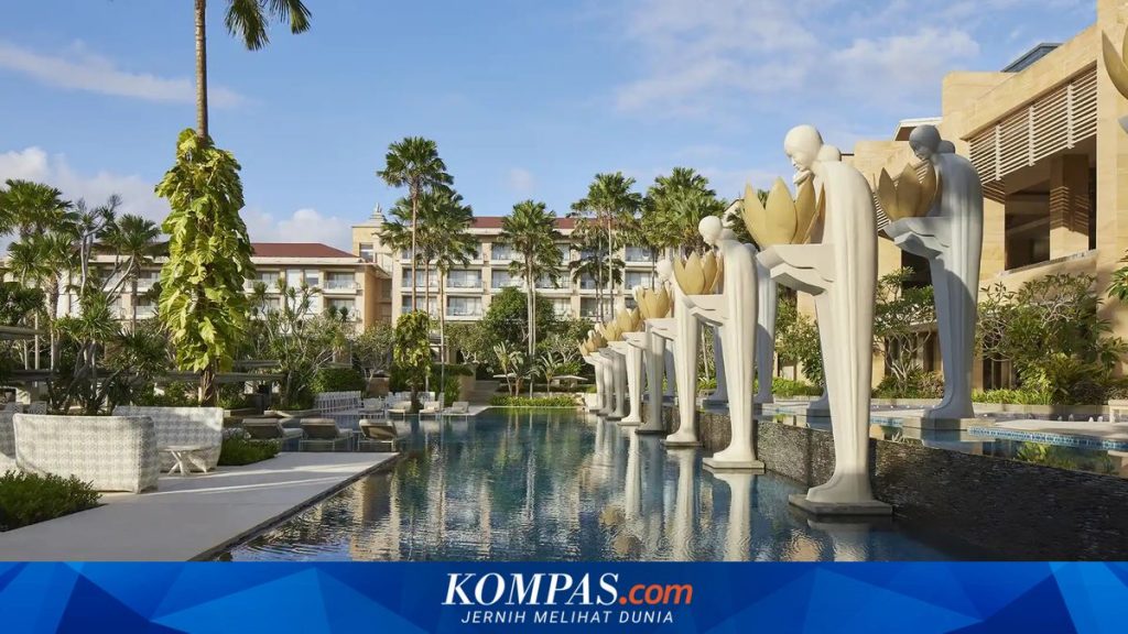 10 Hotel di Indonesia dengan Kolam Renang Mewah, Termasuk di Tengah Hutan Bali