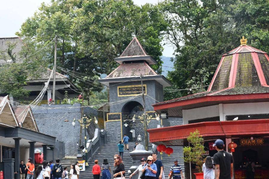 5 Destinasi Wisata Menarik di Sekitar Gunung Kawi: Ziarah hingga Glamping Estetik