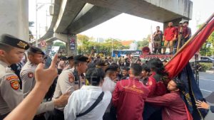 Aksi Demonstrasi di Kejaksaan Agung: Tuntut Penangkapan Febrie Adriansyah
