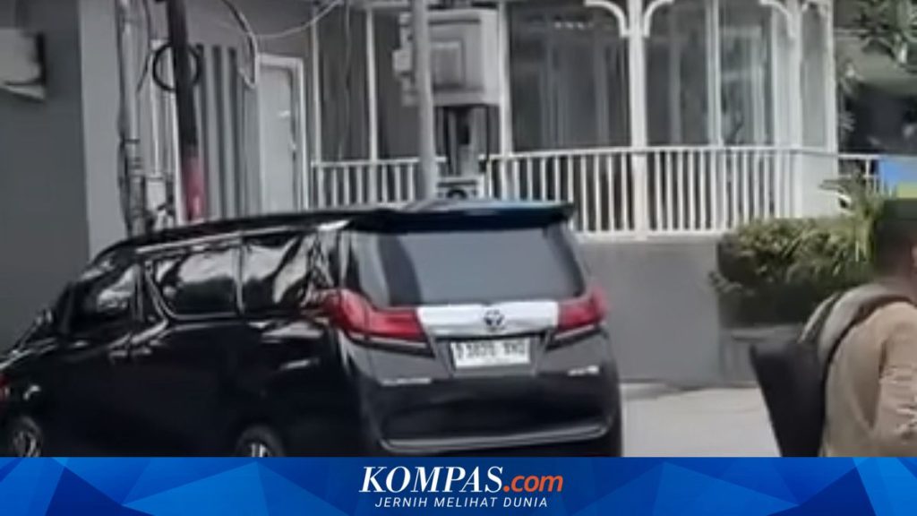 Alphard Dikemudikan Polisi yang Intimidasi Satpam di Bundaran HI Ternyata Tunggak Pajak Sejak 2023