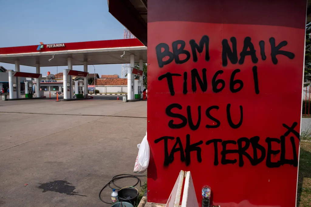 Antrean BBM Mengular di Daerah: Kepekaan Pemerintah Terhadap Krisis Dipertanyakan
