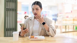 Atasi Kecemasan Akibat Terlalu Sering Membaca Berita Negatif, Simak Saran Psikolog