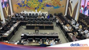 Baleg DPR Sepakati Harmonisasi RUU LLAJ, Aturan Hak dan Kewajiban Ojol Dipisah