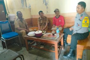 Bhabinkamtibmas Desa Pacinan Kunjungi Kantor Desa, Jaga Kondusivitas dan Cegah Penipuan Online