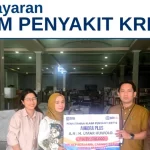 BRI KCP Kota Raya Berikan Santunan Penyakit Kritis pada Nasabah Prioritas sebagai Bentuk Kepedulian Finansial