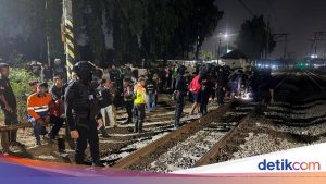 Brimob Dikerahkan untuk Evakuasi Mobil Korban Tabrakan KA Gajayana di Bekasi