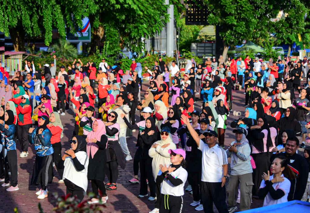 Bupati Kasmarni Semarakkan HUT ke-514 Bengkalis dengan Senam dan Pemeriksaan Kesehatan Bersama Warga