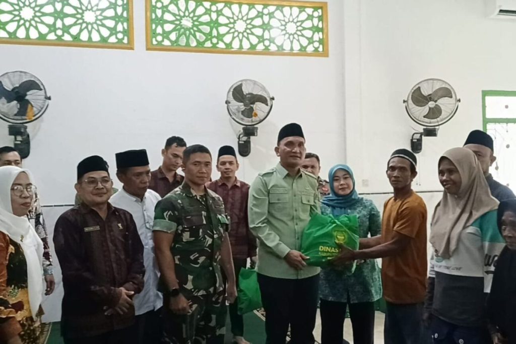 Bupati Sarolangun Puji Sinergi Baznas dan TNI dalam Pembagian Sembako serta Layanan Kesehatan Gratis