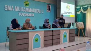Cegah Diabetes Sejak Remaja: Tim Farmasi UAD Gelar Edukasi Kesehatan dan Skrining Risiko