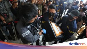 Don Ritto dan Barang Bukti Dugaan Korupsi Tiba di Kejaksaan Agung