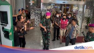 Don Ritto Resmi Ditahan Kejagung, Kenakan Rompi Pink