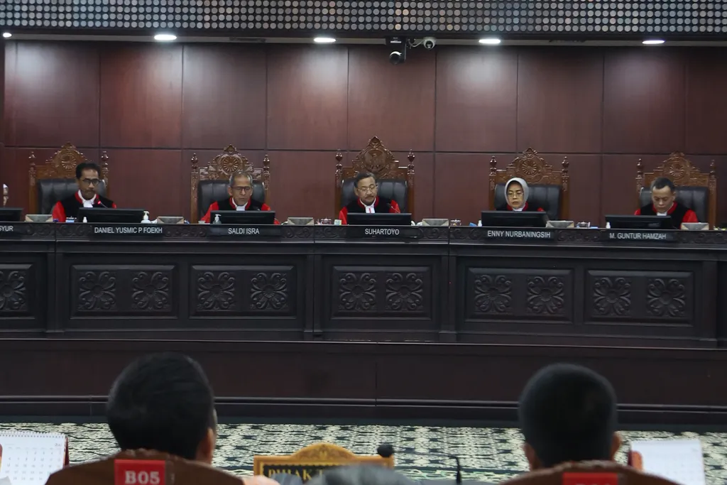 DPR Dukung Putusan MK dan Minta Operator Seluler Tidak Menaikkan Tarif