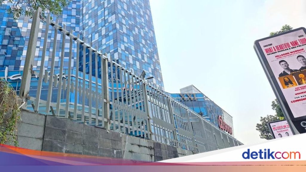 Fenomena Mal Pasang Pagar Tinggi: Pengusaha Ungkap Alasan di Baliknya