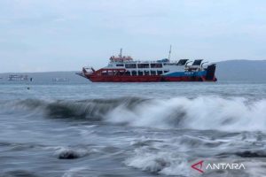 Gelombang Tinggi di Selat Bali, Perjalanan Feri Dihentikan Sementara Demi Keselamatan