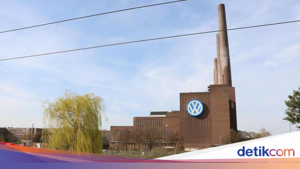 Industri Otomotif Global Terpuruk: Produksi Dipangkas, PHK Massal Ancam 100.000 Pekerja