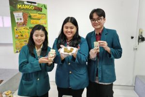 Inovasi Mahasiswa Ubaya: Mangonut Bar, Camilan Sehat dari Daun Mangga untuk Cegah Diabetes