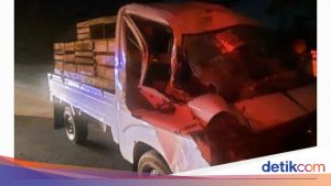 Insiden Microsleep di Tol Jagorawi: Pengemudi Pikap Tabrak Kontainer dan Alami Luka