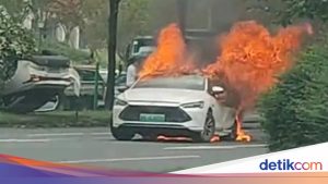 Insiden Mobil PHEV BYD Terbakar Akibat Tabrakan Beruntun