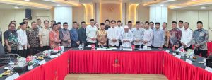 Kakanwil Kemenag Aceh dan Tim Pemerintah Aceh Bertemu Menko Yusril, Bahas Wakaf Blang Padang