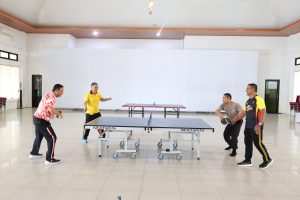 Kapolda Babel Jaga Kebugaran dengan Rutin Bermain Tenis Meja