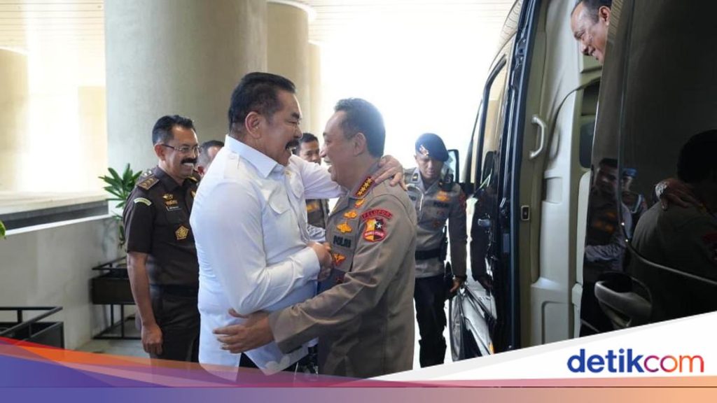 Kapolri dan Jajaran Lakukan Silaturahmi ke Kejaksaan Agung Setelah Kunjungan ke Mabes TNI