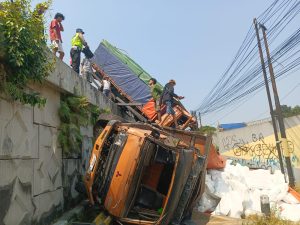 Kecelakaan Tragis di Flyover Kretek Brebes: Dua Truk dan Tiga Motor Terlibat
