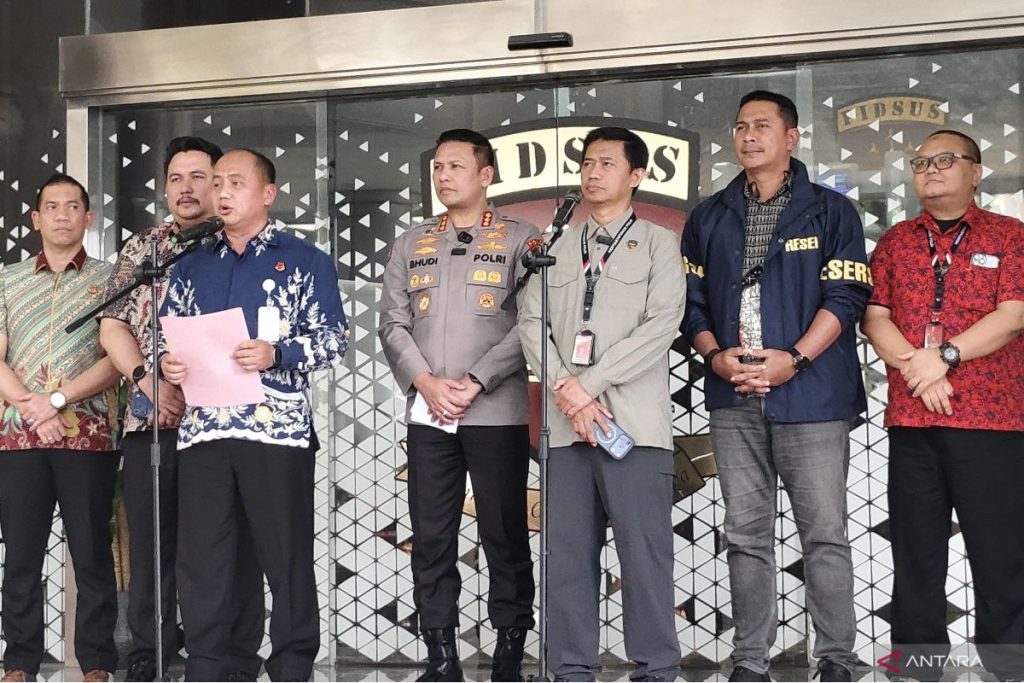 Kejagung Periksa Mantan Jampidsus FA sebagai Tersangka Korupsi