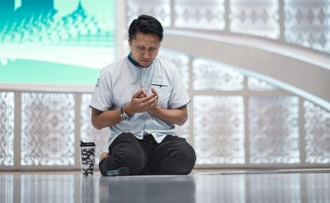 Kepergian Ayah Arie Untung: Penjelasan Lengkap Fenita Arie soal Kronologi Meninggalnya Sang Mertua