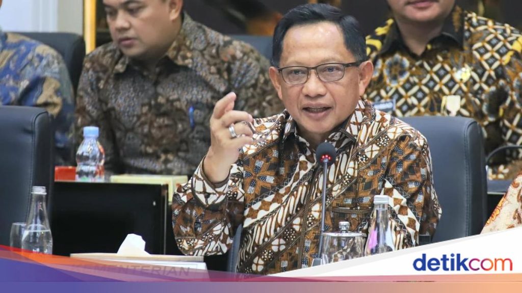 Keuangan 490 Pemda Bermasalah, Mendagri Tegaskan Tidak Ada PHK bagi PPPK