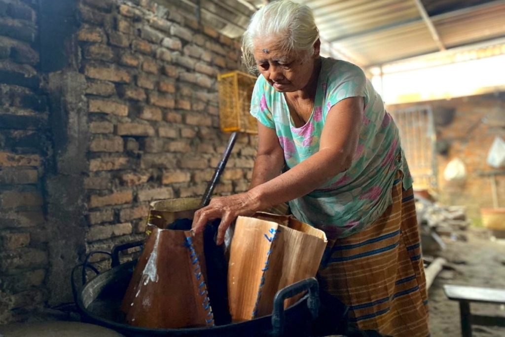 Kisah Mbah Rabikem, 40 Tahun Setia Melestarikan Jenang Upih Khas Sleman