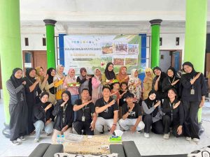 KKN Kolaboratif Desa Bayeman Revitalisasi Kuliner Lokal dengan Inovasi Nasi Goreng Buah Naga
