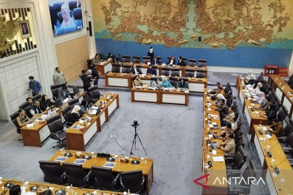 Komisi VII Gelar Rapat Bersama TVRI dan ANTARA untuk Membahas Laporan Keuangan