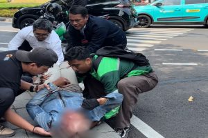 Mentan Tanggap Bantu Korban Kecelakaan di Perjalanan Menuju Rapat Terbatas dengan Presiden