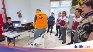 OJK Serahkan Tersangka dan Barang Bukti Kasus Asuransi Jiwa Prolife ke Kejaksaan
