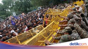 Pasca Bentrok, 'Gerakan Kecoak' Berani Hadang Pemerintah India