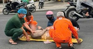 Pegawai Listrik Hue Bantu Turis Korban Kecelakaan Lalu Lintas