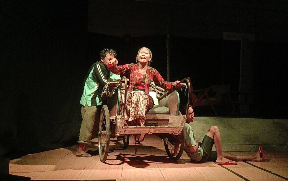 Pementasan Lurung Kalabendu: Teater Jaten Ajak Masyarakat Kelola Keuangan dengan Bijak