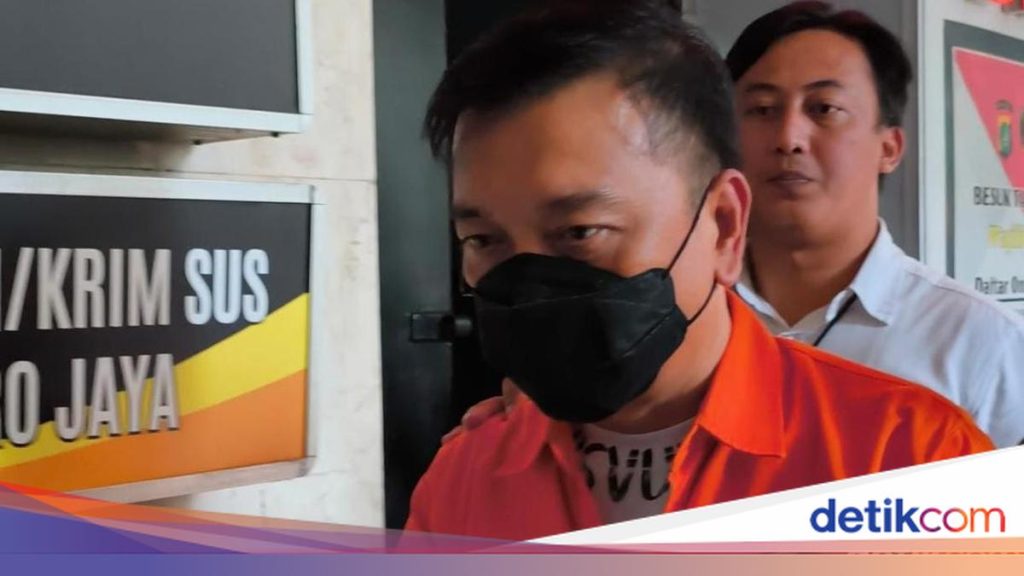 Penampakan Don Ritto Berseragam Tahanan Saat Dibawa ke Kejaksaan