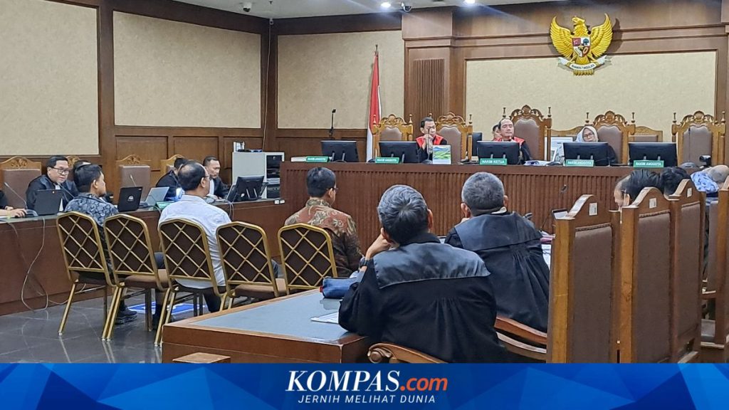 Pengakuan Pejabat Bea Cukai: Empat Kali Terima Amplop Berisi Dolar Singapura dari Blueray Cargo