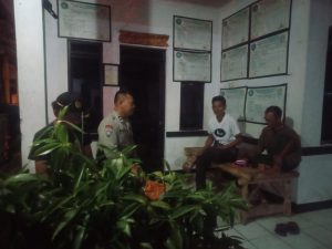 Perkuat Sinergi Polri dan Pemerintah Desa, Bhabinkamtibmas Pasawahan Kidul Ajak Patroli Bersama Jaga Keamanan Lingkungan