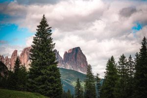 Pesona Dolomites Italia: 10 Destinasi Alam dengan Pemandangan Seperti Lukisan