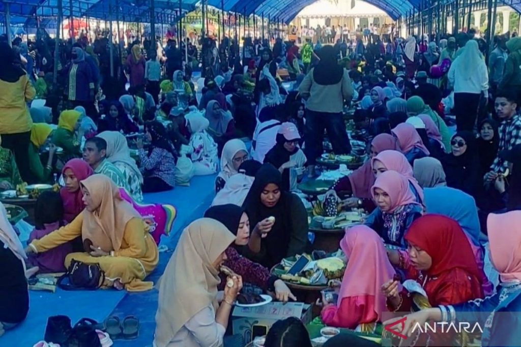 Pesta Budaya KKMM Meriah, Ribuan Warga Kendari Nikmati Sajian Tradisional Muna