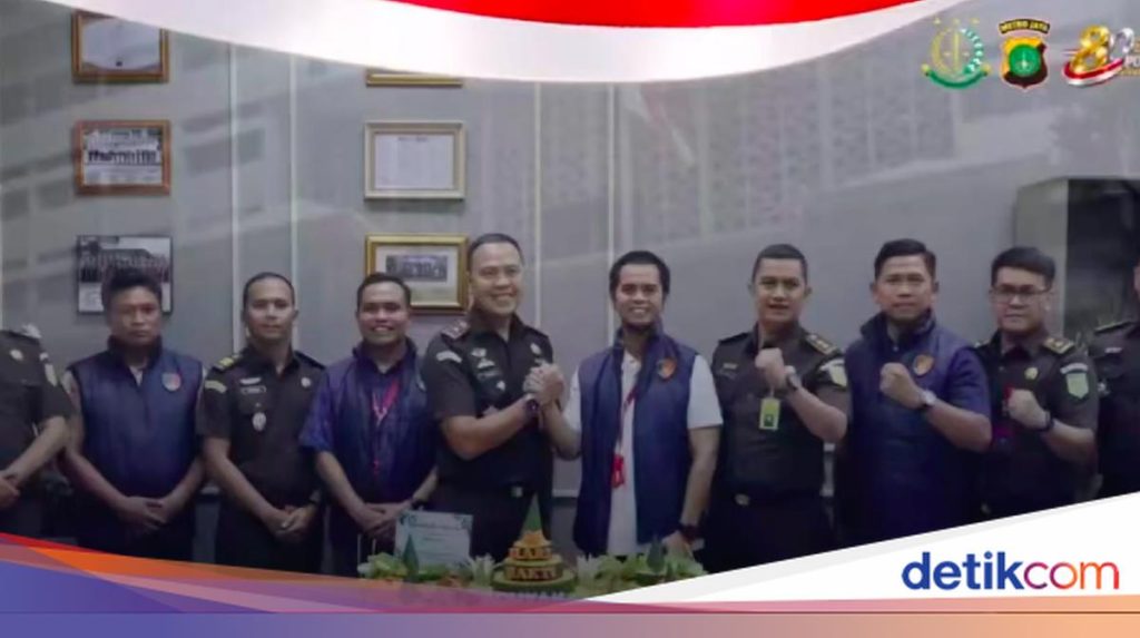 Polres Jakarta Selatan Beri Kejutan untuk Kejari dalam Peringatan Hari Bhakti Adhyaksa ke-66