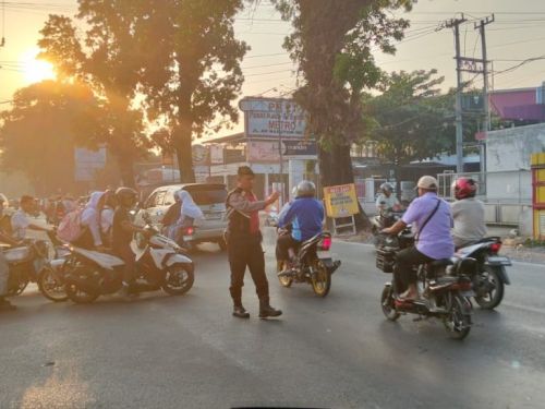 Polres Metro Optimalkan Strong Point Pagi Hari untuk Atasi Kemacetan dan Kecelakaan