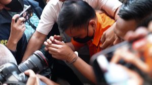 Polri Serahkan Barang Bukti Don Ritto dan 74 Kg Emas ke Kejaksaan Agung