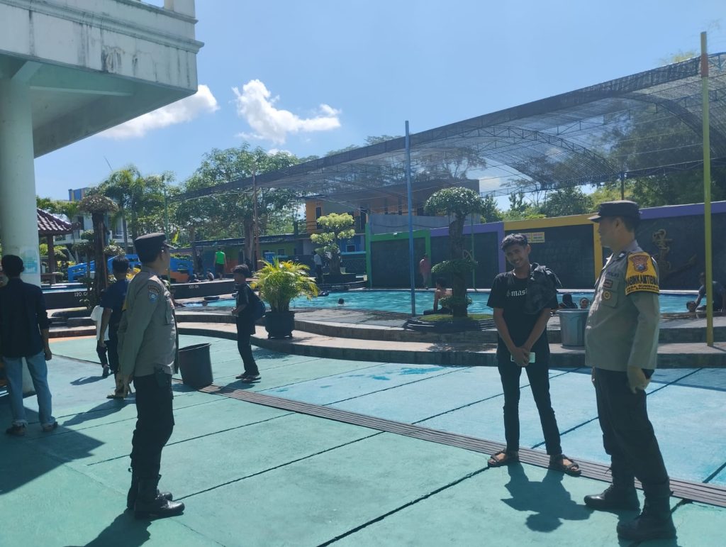 Polsek Sanankulon Tingkatkan Keamanan Objek Wisata Akhir Pekan untuk Kenyamanan Pengunjung