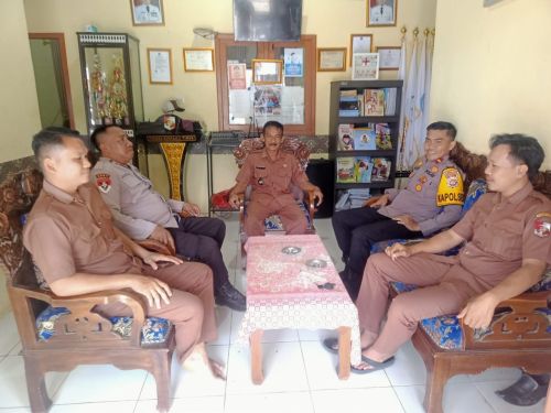 Polsek Sungkai Jaya Perkuat Sinergi dengan Pemerintah Desa Cempaka Timur Lewat Sambang Presisi