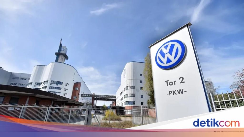 Raksasa Otomotif Terpuruk: PHK Massal hingga 100.000 Karyawan Mengancam