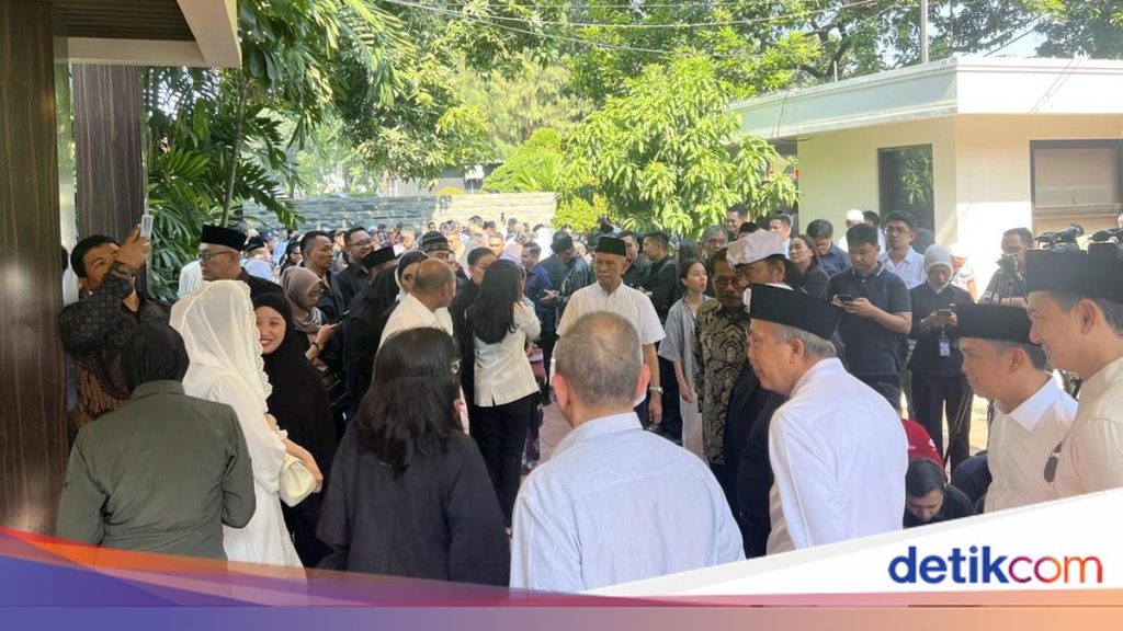 Rumah Duka Rachmat Gobel Dipenuhi Pelayat, Suasana Haru Menyelimuti