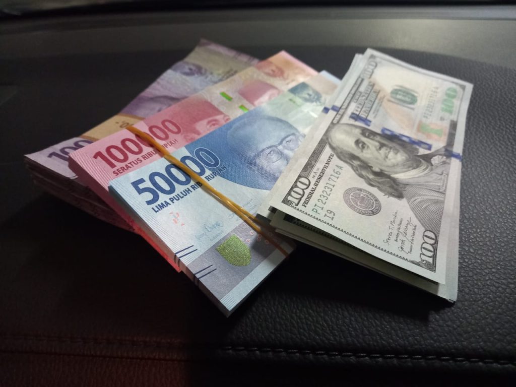 Rupiah Melemah ke Rp18.058/USD pada Selasa, Tertekan Kenaikan Dolar Global ke Level Tertinggi Bulanan